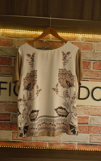 Blusa De Mangas Curtas Com Frente Estampada